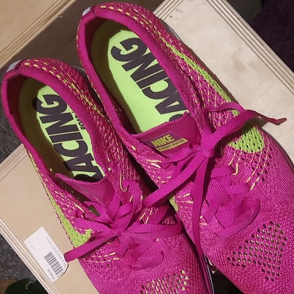 Nike FlyKnit Racers - Picture 4 of 6